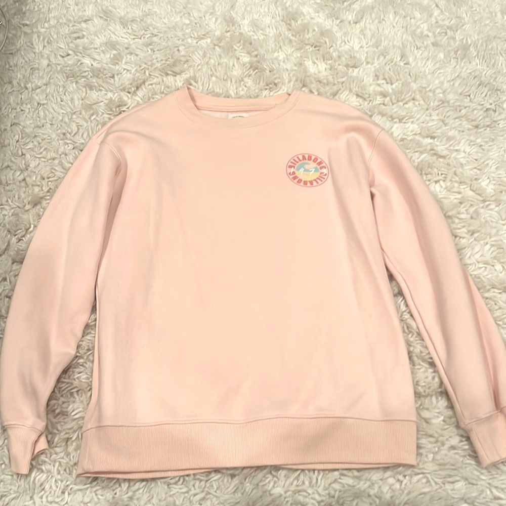 Women billabong crewneck. Open to offers…just message me! :)